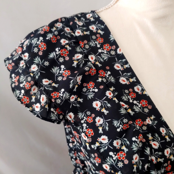 MaxStudio Flutter Sleeve Black Floral Print Top Blouse Size Small - Picture 2 of 7